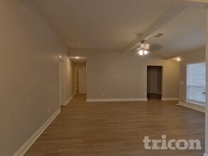 523 Red Coat Ln in Arlington, TX - Building Photo - Building Photo