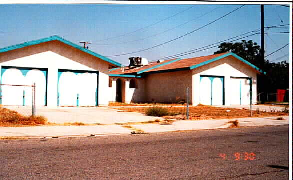 16790 Holly Dr in Fontana, CA - Building Photo