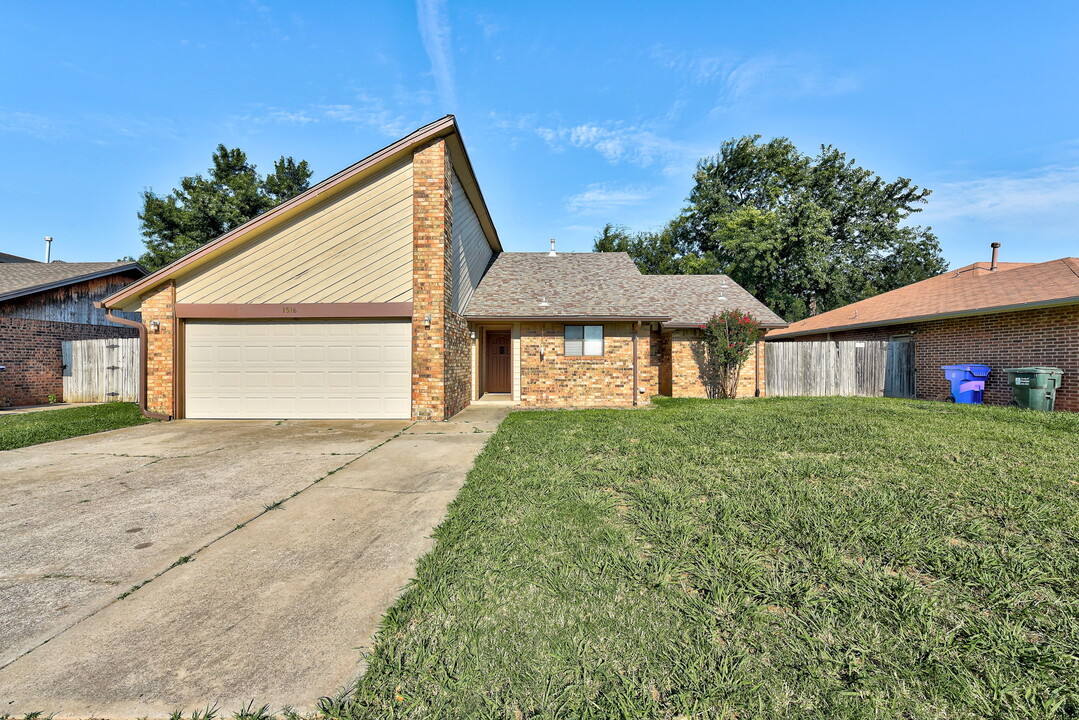 1516 Peach Tree Ln in Norman, OK - Building Photo