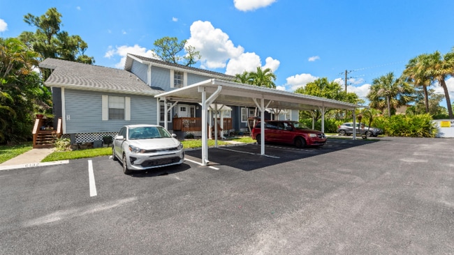 6132 Lakefront Dr in Ft. Myers, FL - Building Photo - Building Photo