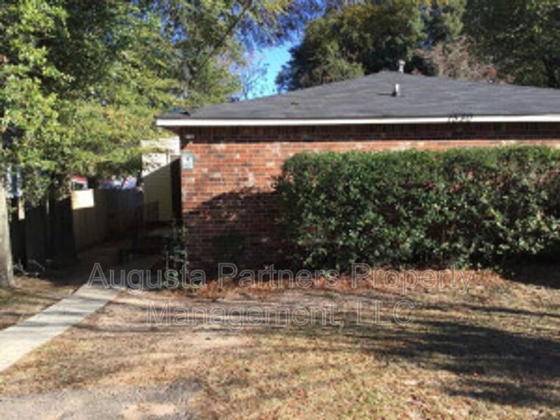 1530 Whitney St in Augusta, GA - Building Photo