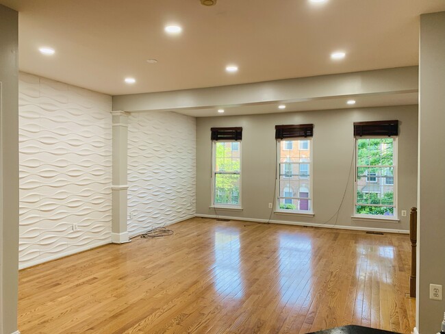 8841 Royal Doulton Ln in Fairfax, VA - Building Photo - Building Photo