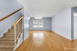 108 Prestwick Way in Edison, NJ - Building Photo - Building Photo