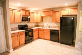 608 W Mount Vernon St in Springfield, MO - Foto de edificio - Building Photo