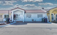 7684 NW 179th St in Hialeah, FL - Foto de edificio - Building Photo