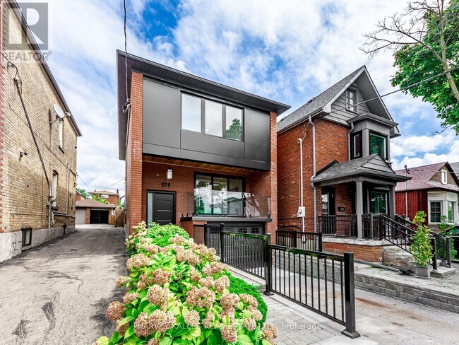 379 Winona Dr in Toronto, ON - Building Photo - Building Photo