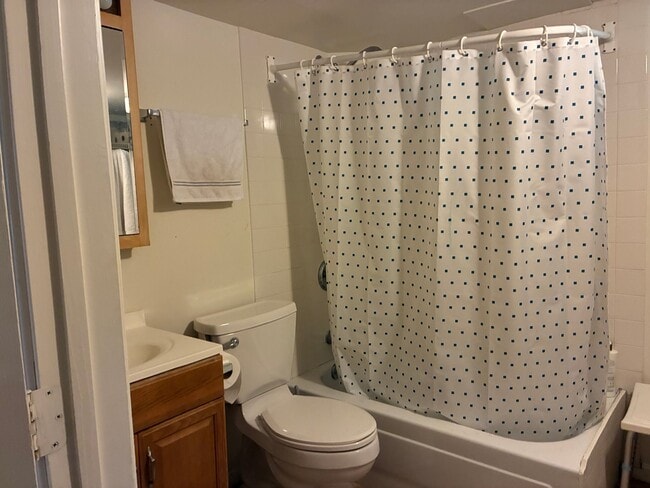 2405 N Quintana St in Arlington, VA - Foto de edificio - Building Photo