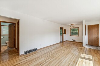 1527 15th St NE in Rochester, MN - Building Photo - Building Photo