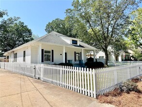 1596 Mercer Ave in Atlanta, GA - Foto de edificio - Building Photo