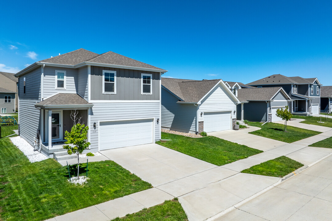 1000 NE 19th St in Grimes, IA - Foto de edificio