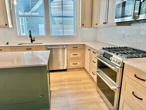 6992 W Granbury Dr in South Jordan, UT - Building Photo - Building Photo