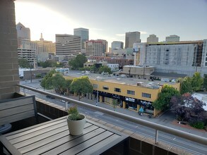 230 E Broadway, Unit 710 in Salt Lake City, UT - Foto de edificio - Building Photo