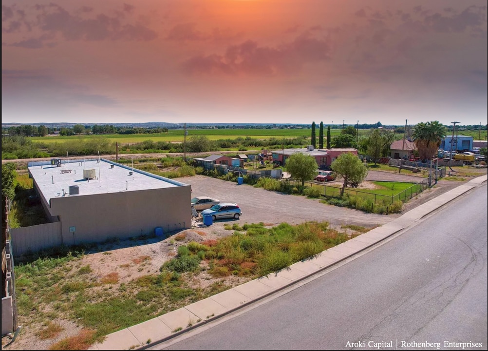 12388 Campo Bello Dr, Unit #2 in San Elizario, TX - Foto de edificio