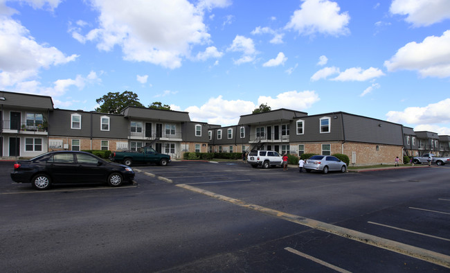 Cambridge Village in Houston, TX - Building Photo - Building Photo