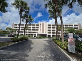 8735 Ramblewood Dr in Coral Springs, FL - Building Photo