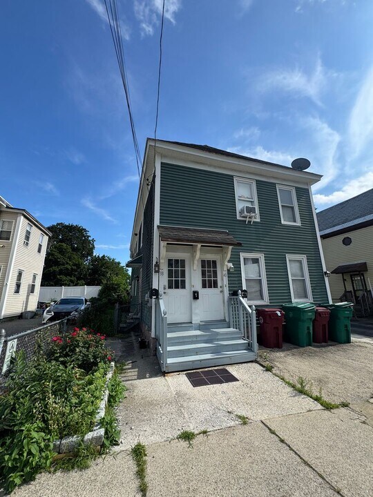 38-40 Marginal St in Lowell, MA - Building Photo