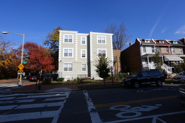 701 10th St SE in Washington, DC - Foto de edificio - Building Photo