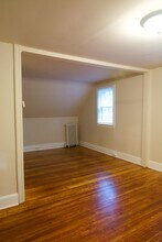 327 Valley Brook Rd, Unit 327 Apartment in Ambler, PA - Building Photo - Building Photo