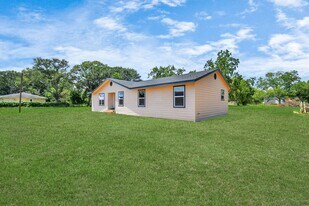 1030 San Felipe Rd in Sealy, TX - Building Photo