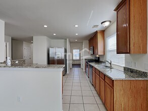 6838 Tammany Manor Ln in Spring, TX - Foto de edificio - Building Photo
