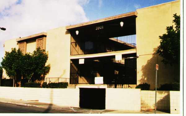 3901 W 102nd St in Inglewood, CA - Building Photo