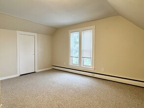 279 W Elm St, Unit 6 in Brockton, MA - Foto de edificio - Building Photo