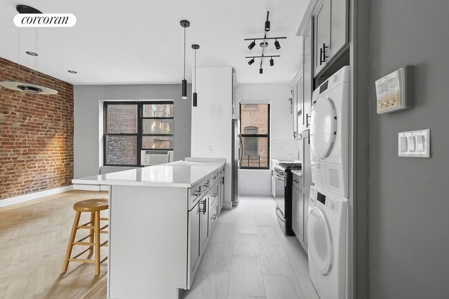 880 W 181st St in New York, NY - Building Photo - Building Photo