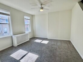 128 Gay St in Philadelphia, PA - Building Photo