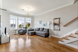 5 Brigham St, Unit 1 in Boston, MA - Foto de edificio - Building Photo