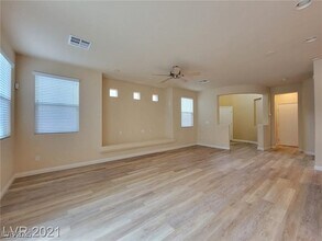 9132 Spumante Ave in Las Vegas, NV - Building Photo - Building Photo