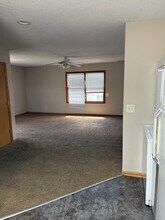 1201 Laurel St, Unit B in Dallas Center, IA - Building Photo - Building Photo