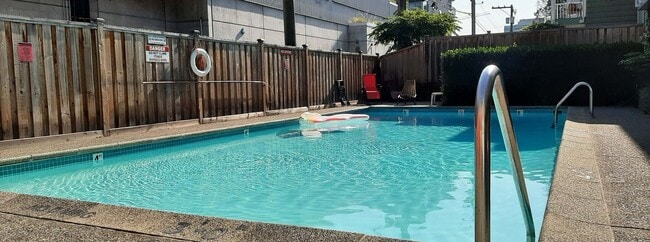 Tatlow Place Apartments in Vancouver, BC - Building Photo - Building Photo