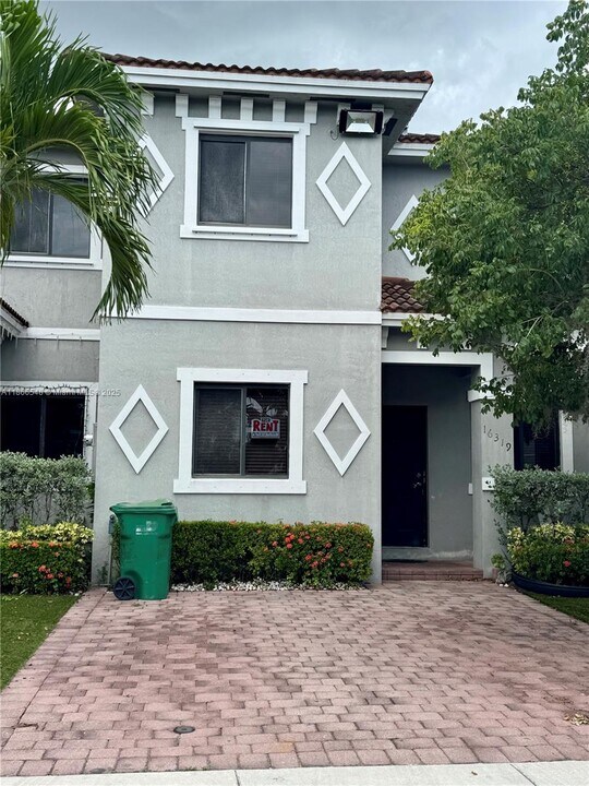 16319 SW 44th Terrace in Miami, FL - Building Photo