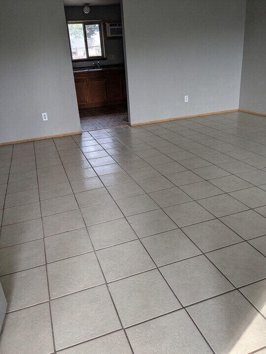 1210 Voelker Ave, Unit B in Yakima, WA - Foto de edificio