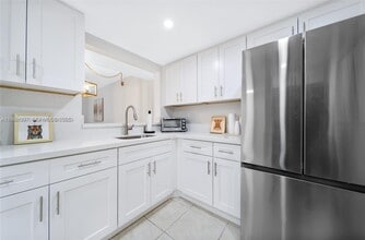 8005 SW 107th Ave in Miami, FL - Building Photo - Building Photo