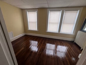 10 Commonwealth Ave, Unit 2 in Gloucester, MA - Building Photo - Building Photo