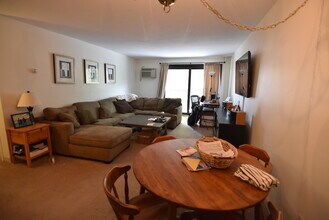 84 Pleasant St-Unit -25 in Brookline, MA - Building Photo - Building Photo