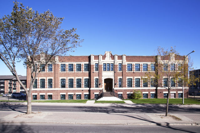 The Crossing in Saskatoon, SK - Building Photo