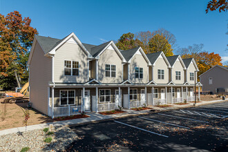 Apex Townhomes in Manchester, CT - Foto de edificio - Building Photo