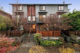 3841 Woodland Park Ave N in Seattle, WA - Building Photo