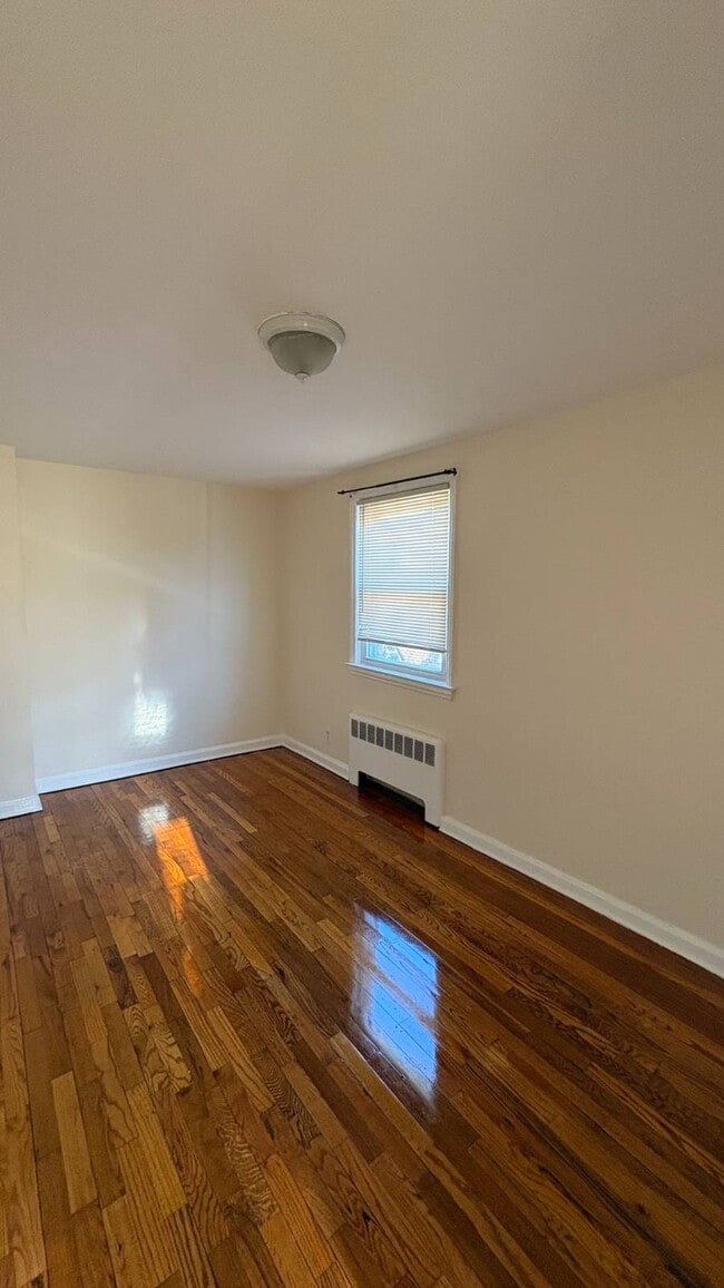 57 Carnation Ave in Floral Park, NY - Building Photo - Building Photo