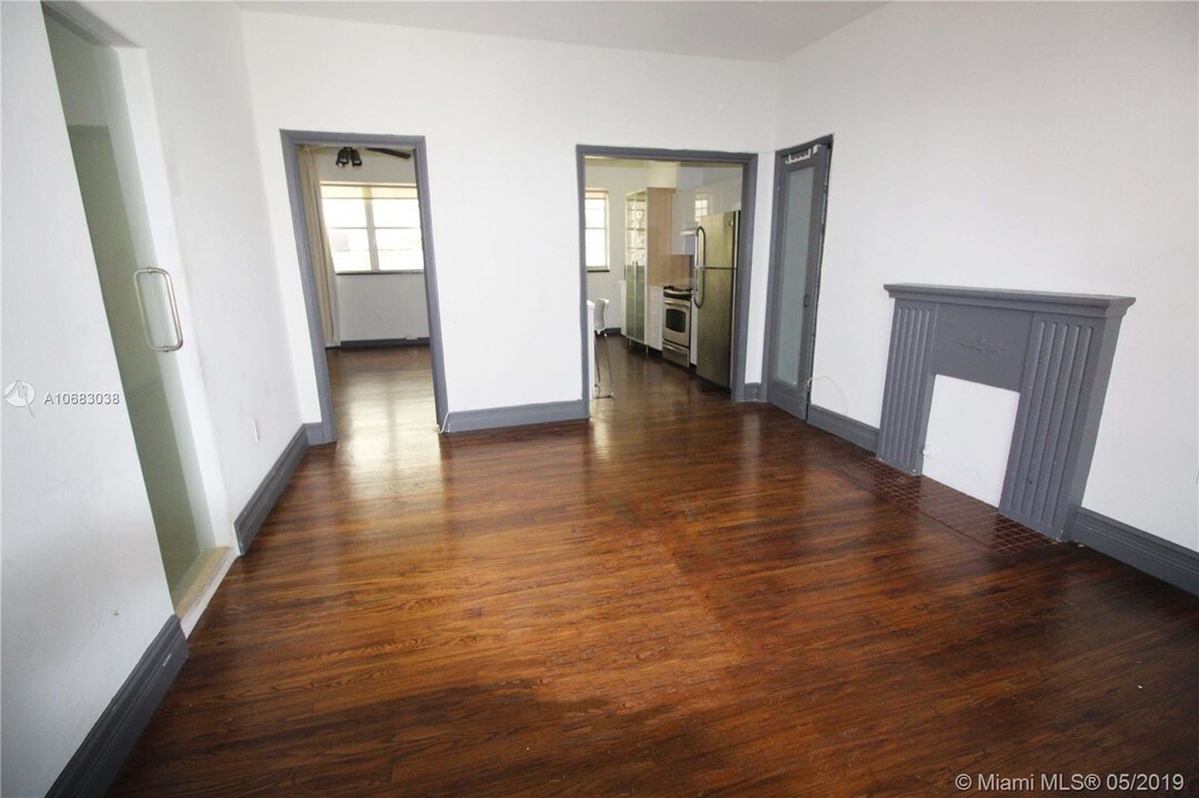 349 Meridian Ave-Unit -B-206 in Miami Beach, FL - Building Photo