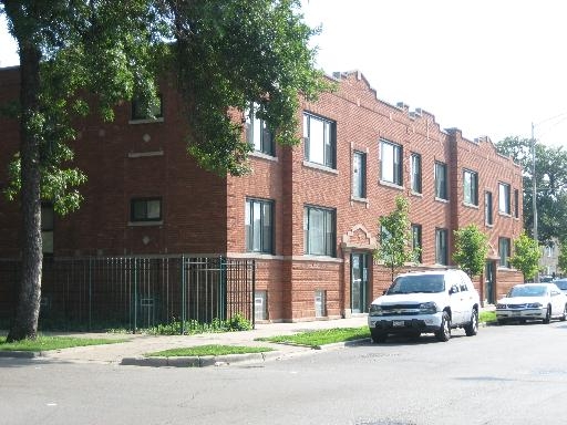 3916 W Augusta Blvd in Chicago, IL - Foto de edificio