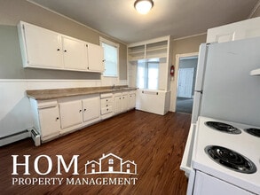 229 Center St, Unit 1 in Mankato, MN - Foto de edificio - Building Photo