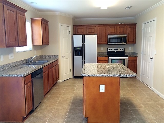 107 Oak Knoll Dr in Whitsett, NC - Building Photo - Building Photo