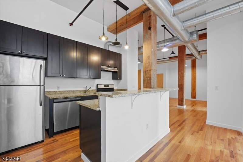475 S Jefferson St in Orange, NJ - Building Photo