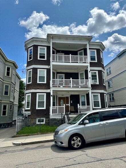 property at 55 Lithgow St