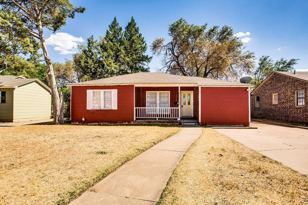 2819 32nd St in Lubbock, TX - Building Photo