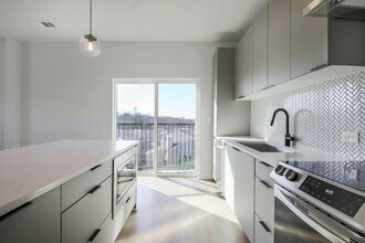 2500 Longview St, Unit 501 in Austin, TX - Building Photo - Building Photo