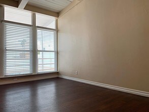 6871 Franklin Ave-Unit -302 in Los Angeles, CA - Building Photo - Building Photo